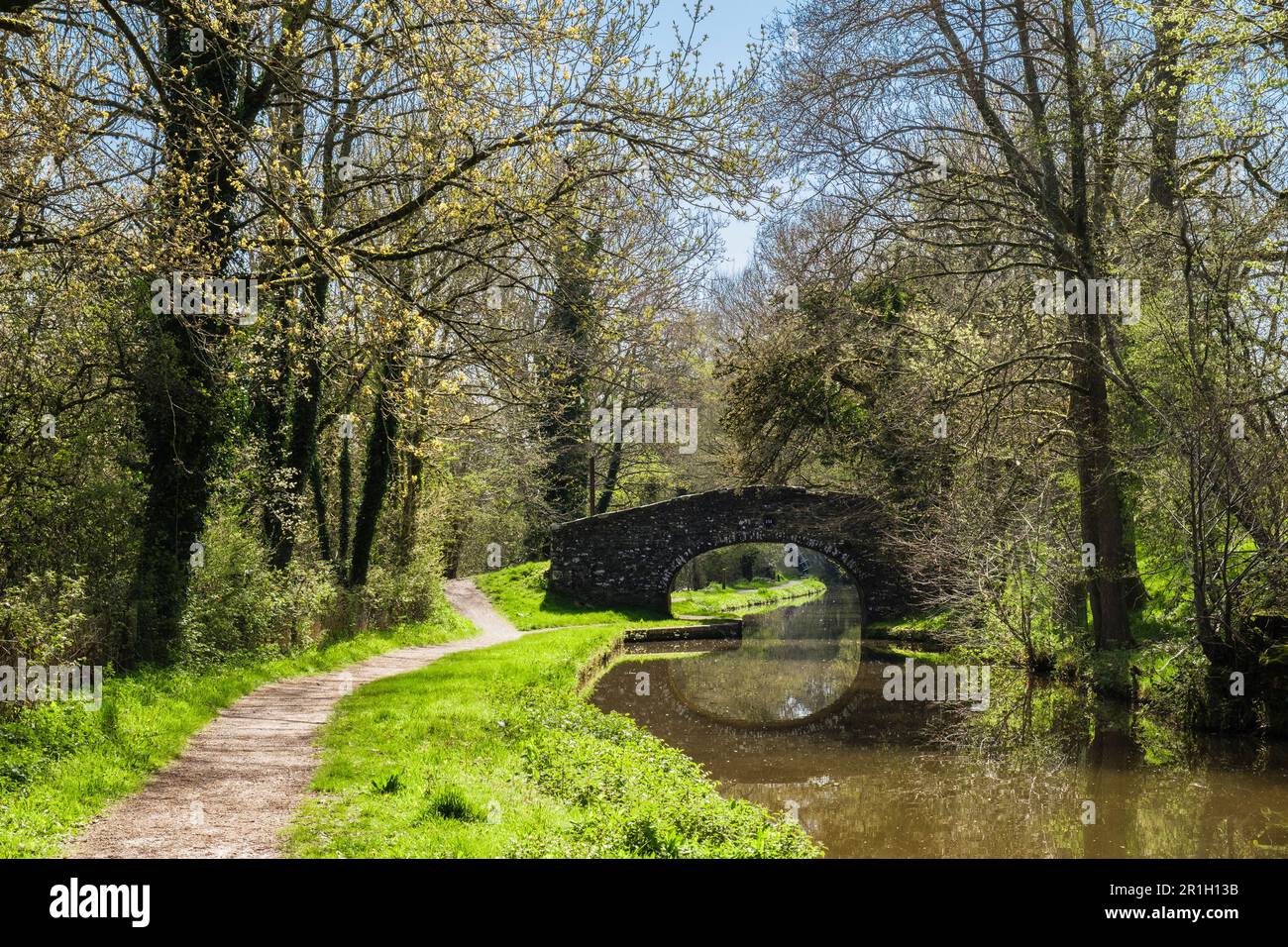 Taff Trail lungo il Monmouthshire rurale e Brecon Canal nel Brecon Beacons National Park. Pencelli, Brecon, Powys, Galles, Regno Unito, Regno Unito Foto Stock
