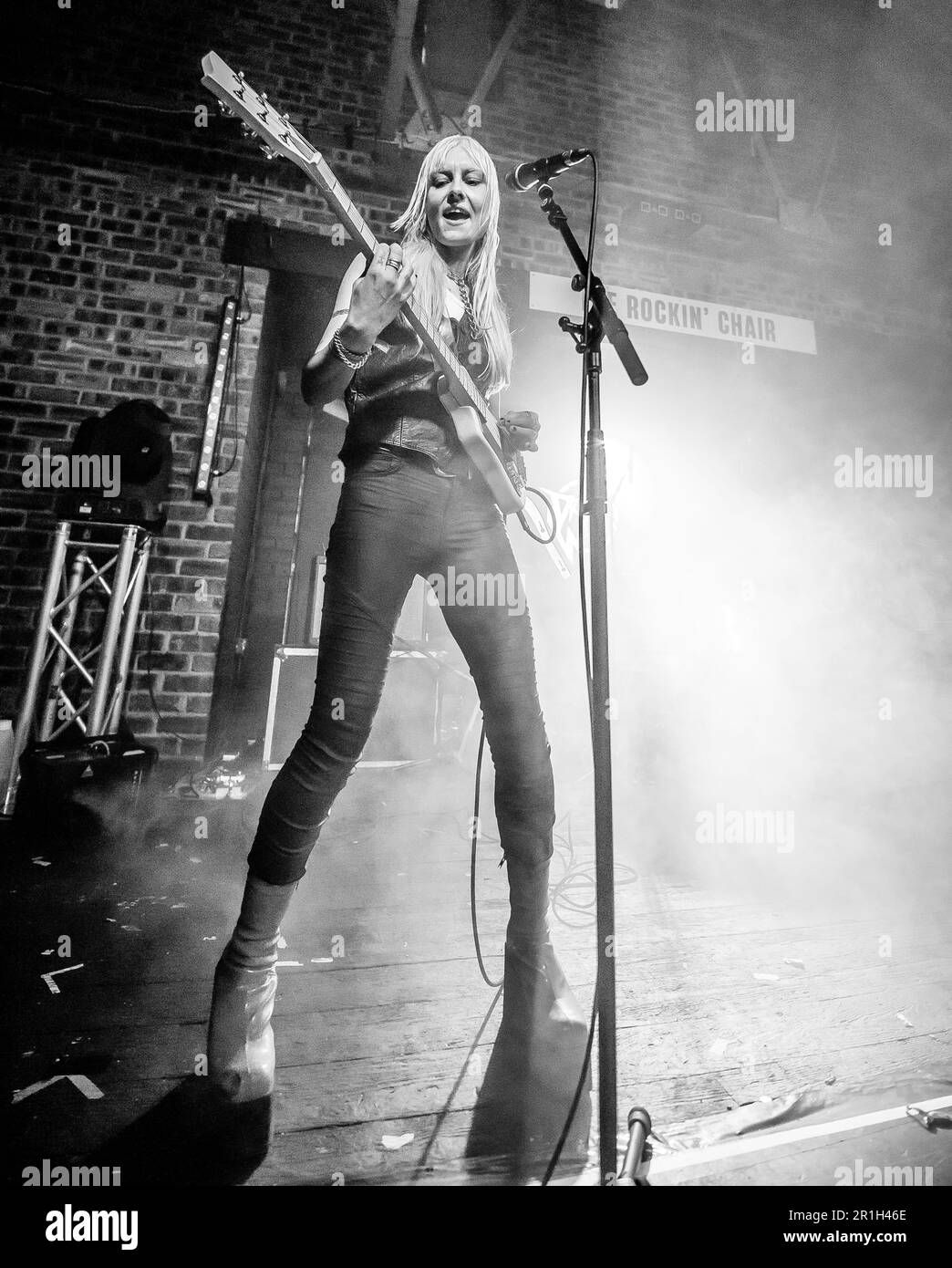 Dream Wife si esibisce presso la Rockin' Chair di Wrexham nell'ambito del Focus Wales 2023 Festival il 6th maggio 2023. Foto Stock