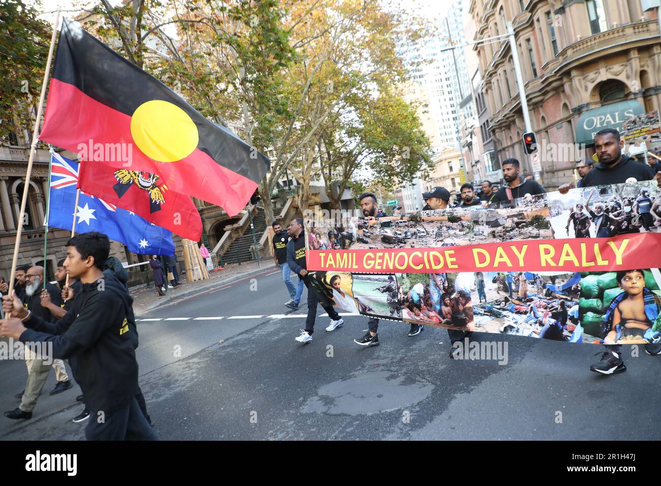 Sydney, Australia. 14th maggio 2023. Nel maggio del 2009, la spiaggia di Mullivaikkal sperimentò un'insanguinosa sparizione di sangue mentre l'esercito dello Sri Lanka intrappolò e uccise decine di migliaia di tamil in un'offensiva genocida contro la lotta per una patria tamil nel nord e nell'est del paese. Sono passati quattordici anni da questo orrore, eppure i criminali di guerra imbevuti di sangue, responsabili delle uccisioni genocidi, restano in posizioni di alto livello all'interno dei militari e del governo. Credit: Richard Milnes/Alamy Live News Foto Stock