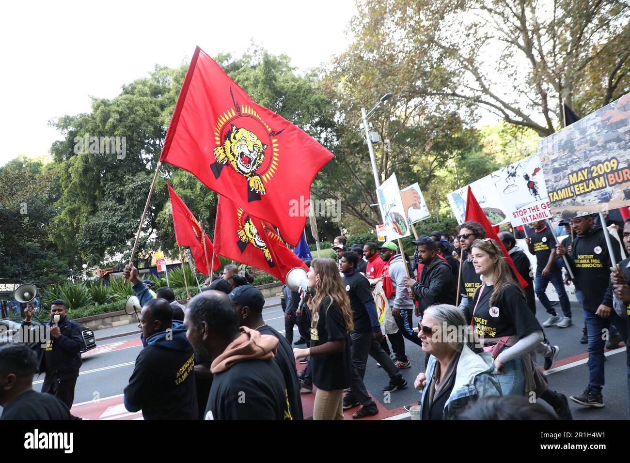 Sydney, Australia. 14th maggio 2023. Nel maggio del 2009, la spiaggia di Mullivaikkal sperimentò un'insanguinosa sparizione di sangue mentre l'esercito dello Sri Lanka intrappolò e uccise decine di migliaia di tamil in un'offensiva genocida contro la lotta per una patria tamil nel nord e nell'est del paese. Sono passati quattordici anni da questo orrore, eppure i criminali di guerra imbevuti di sangue, responsabili delle uccisioni genocidi, restano in posizioni di alto livello all'interno dei militari e del governo. Credit: Richard Milnes/Alamy Live News Foto Stock