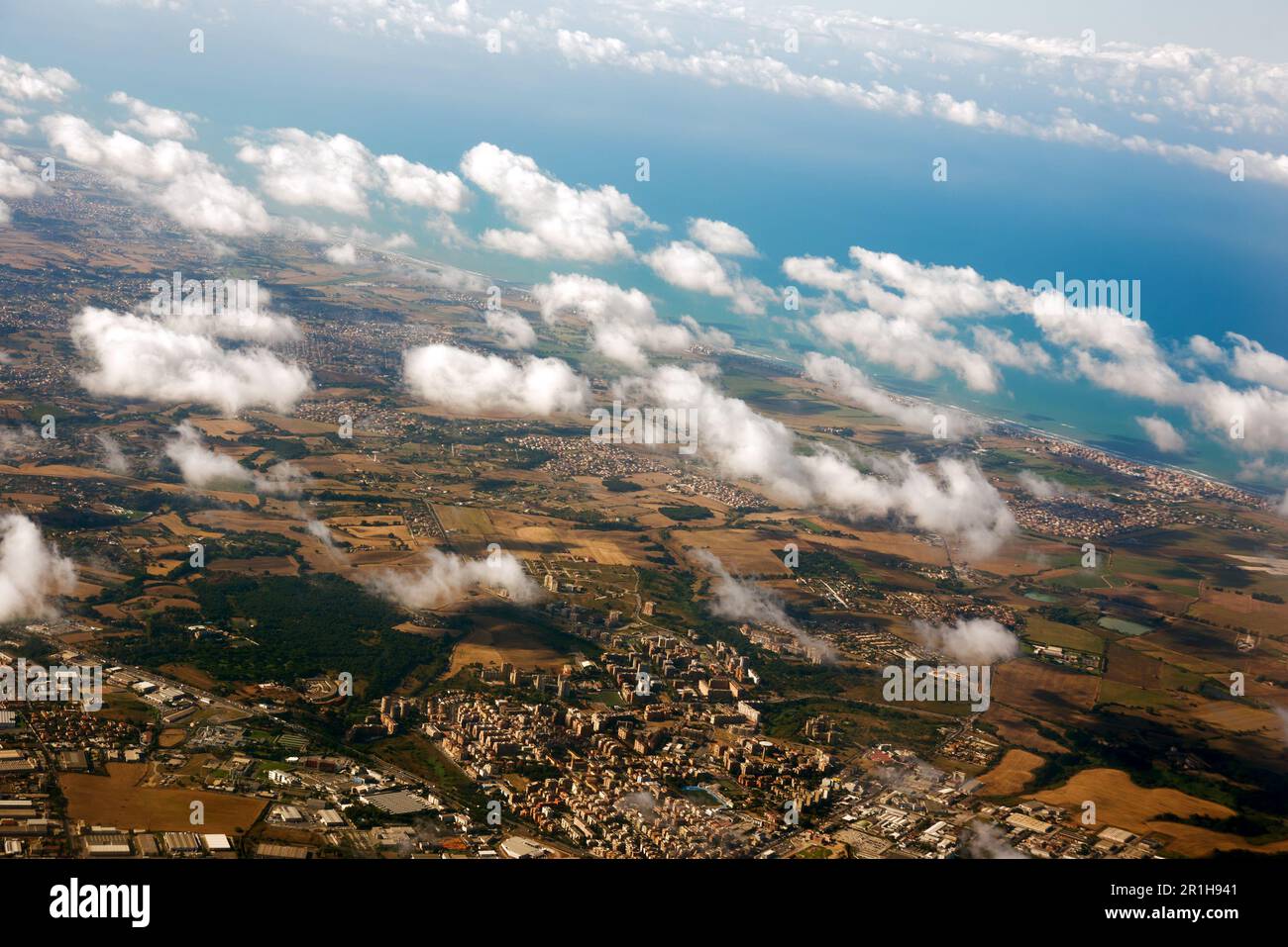 Vista aerea delle nuvole sopra il mare Foto Stock