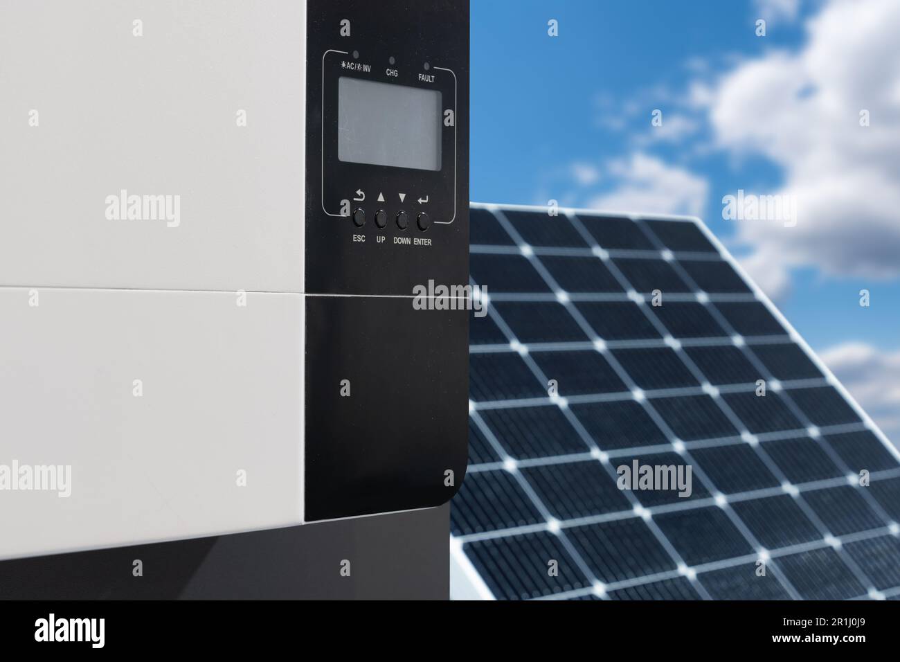Cruscotto di controllo del pannello solare con accumulo di energia. Foto di alta qualità Foto Stock