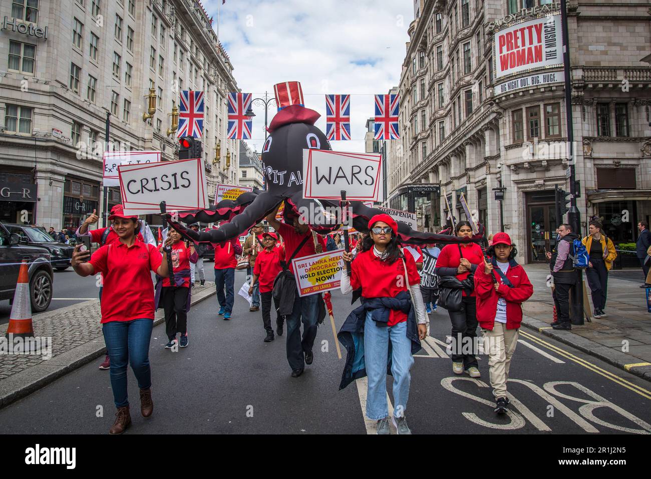 Partyprotestori marxisti-leninisti dello Sri Lanka, rally della Giornata internazionale dei lavoratori del giorno di maggio, Londra, Inghilterra, Regno Unito, 01/05/2023 Foto Stock