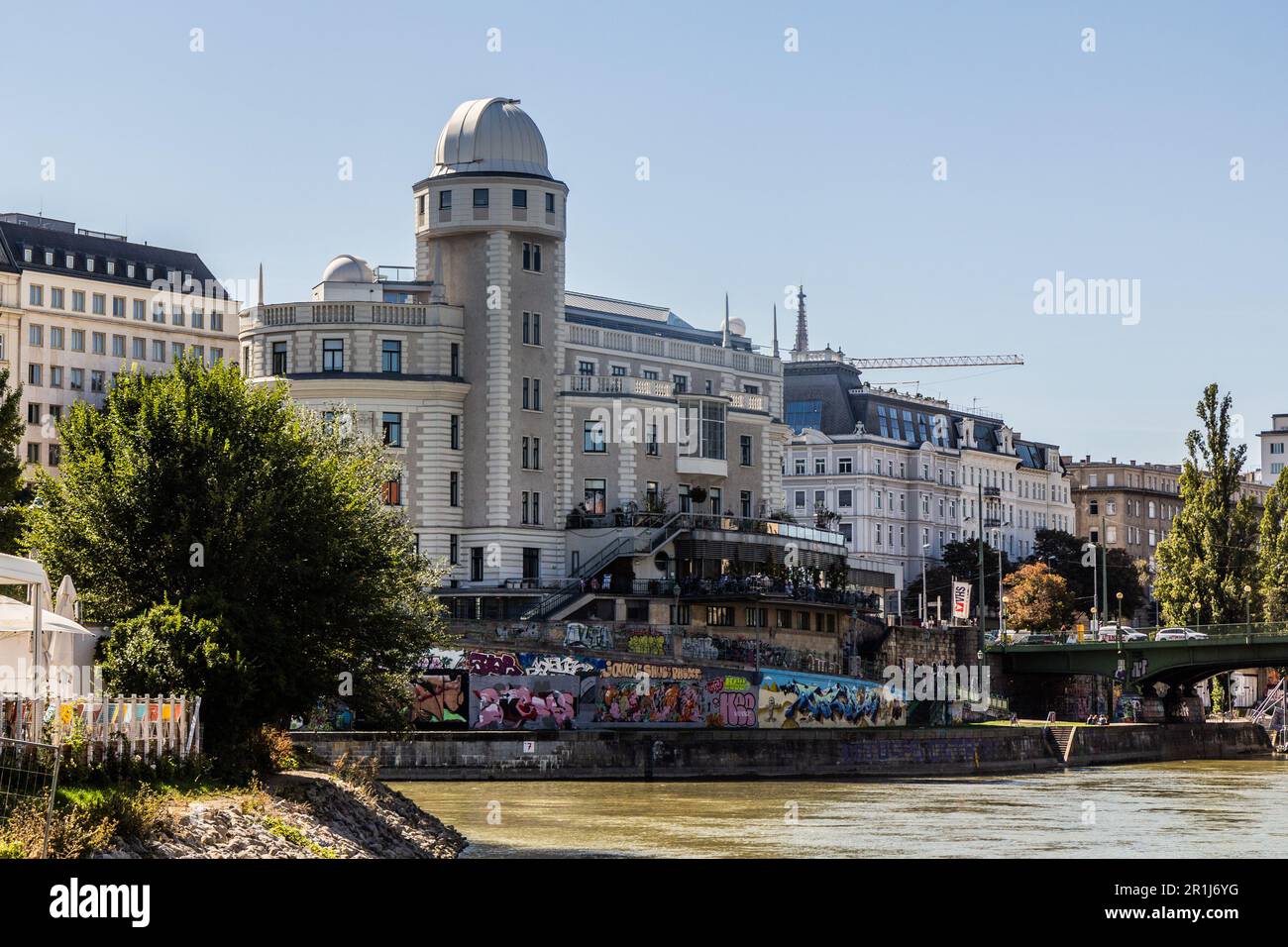 VIENNA, AUSTRIA - 9 SETTEMBRE 2021: Osservatorio Urania a Vienna, Austria Foto Stock