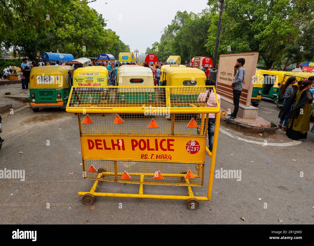 Strada bloccata Rajpath che conduce al cancello dell'India a Nuova Delhi, India Foto Stock