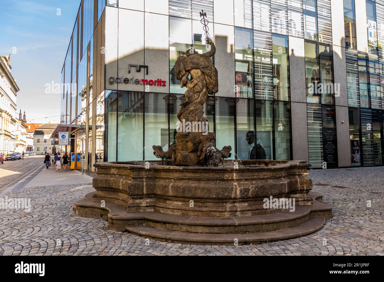 OLOMOUC, REPUBBLICA CECA - 10 SETTEMBRE 2021: Fontana di mercurio a Olomouc, Repubblica Ceca Foto Stock