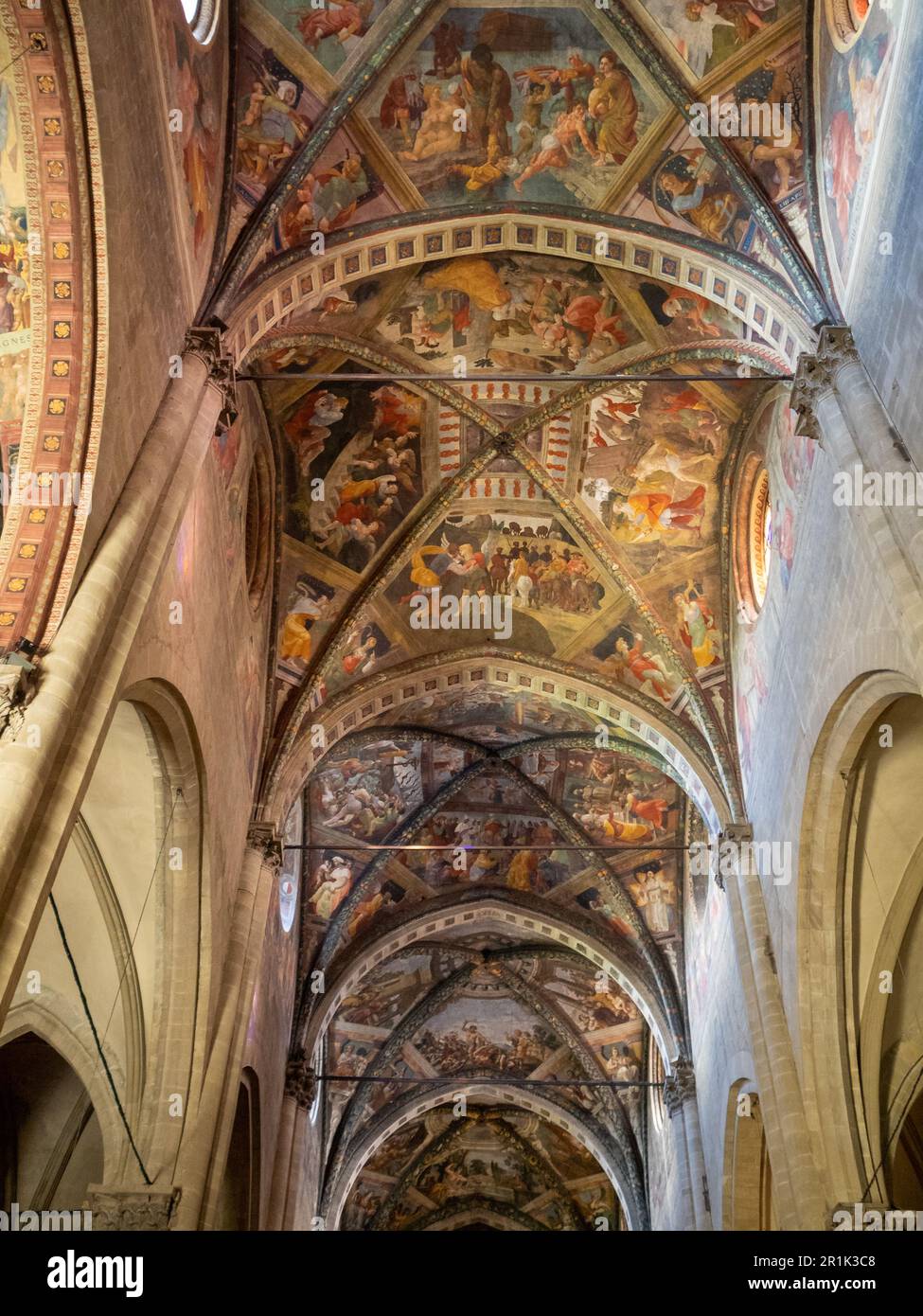 Soffitto a volta in inguine coperto da affreschi del Duomo di Arezzo Foto Stock