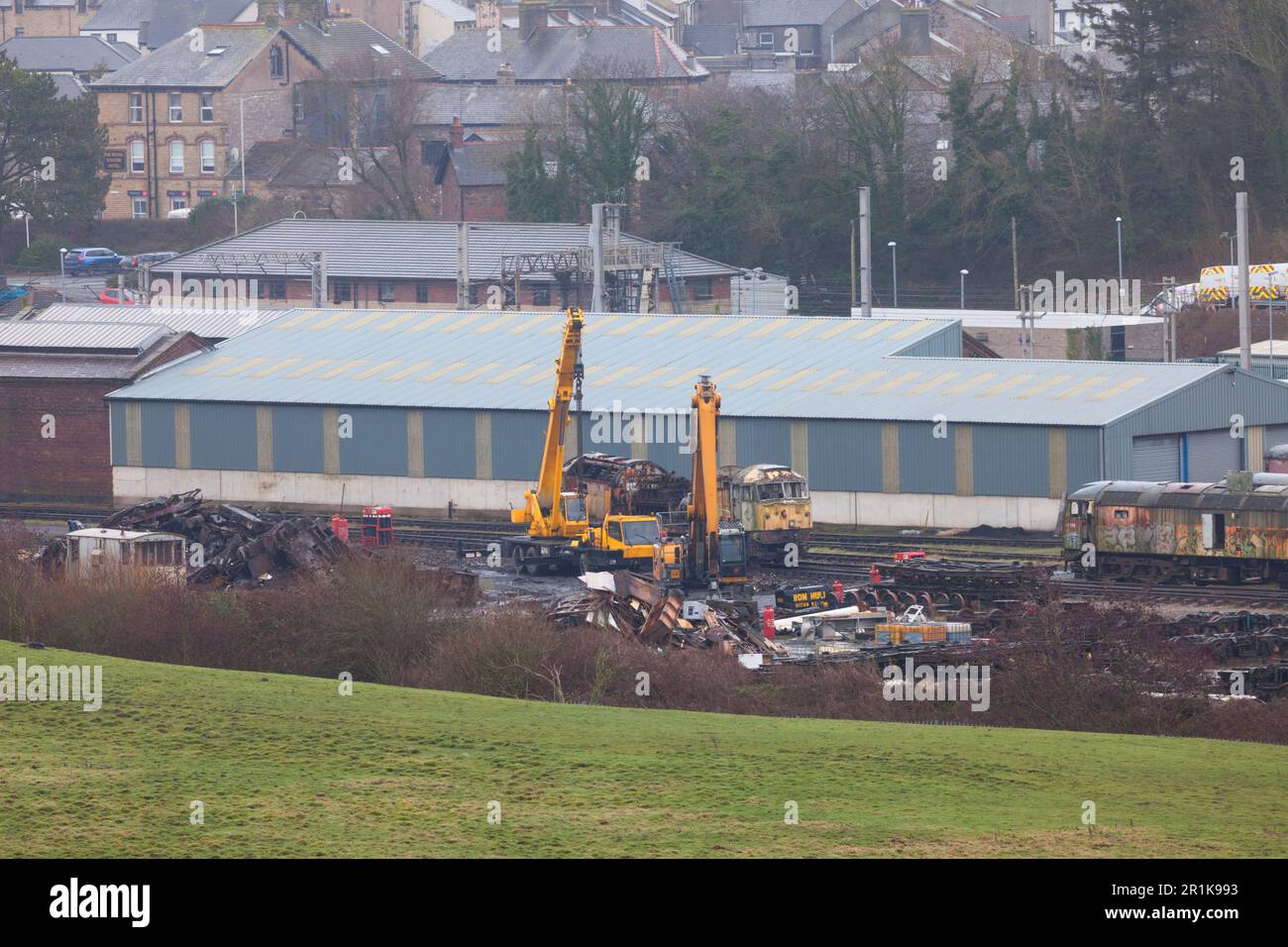 Locomotiva 47194 diesel della classe 47 demolita per rottamazione da Ron Hull nel deposito della West Coast Railways a Carnforth Foto Stock