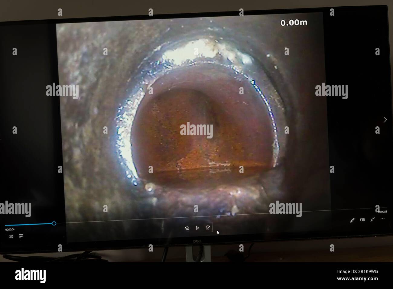 Visualizzazione su schermo di un computer di un'indagine di scarico effettuata in una proprietà domestica. Foto Stock