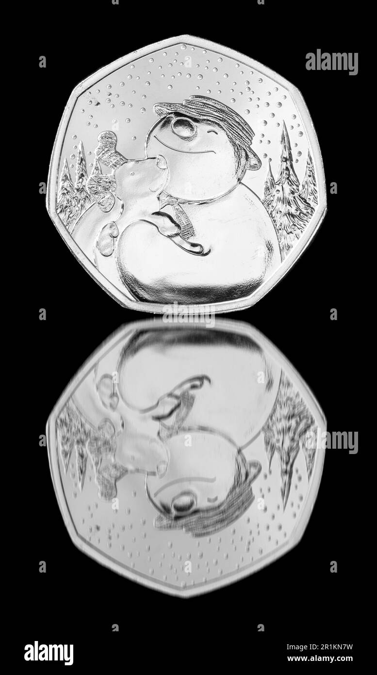 The Snowman & The Snowdog apparso su una moneta da 2022 50 pence per commemorare i 10 anni di uscita del film Foto Stock