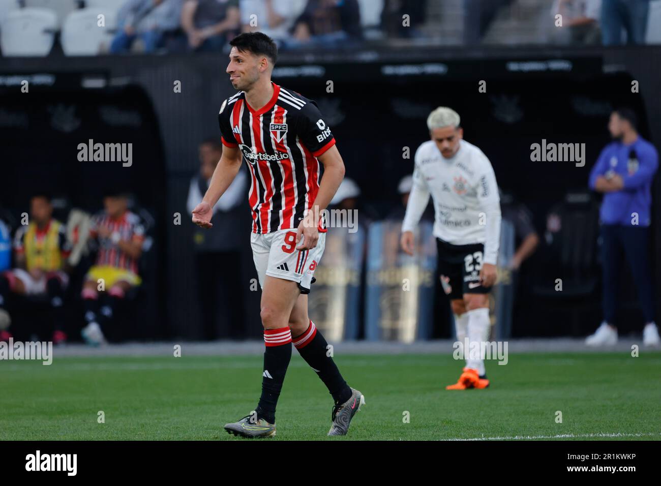 Incontro tra Corinthians e Sao Paulo per il 6th° round del Campionato brasiliano 2023, presso la Neo Quimica Arena, nella zona est di Sao Paulo, questa Domenica pomeriggio, 14. Adriana Spaca/SPP (Adriana Spaca/SPP) Credit: SPP Sport Press Photo. /Alamy Live News Foto Stock