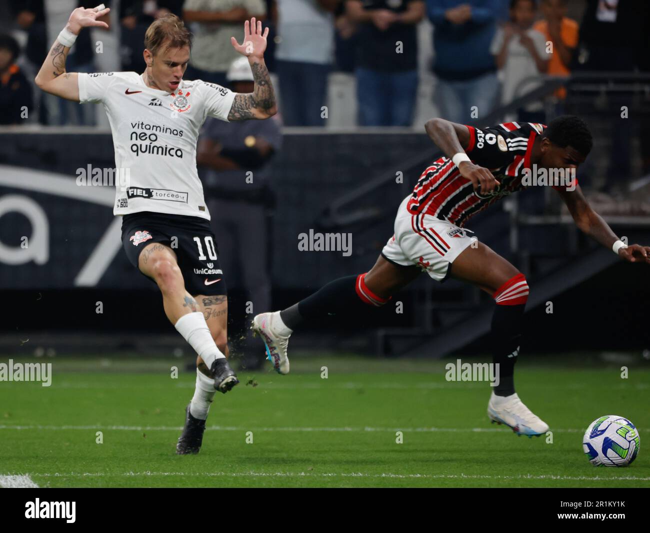 Incontro tra Corinthians e Sao Paulo per il 6th° round del Campionato brasiliano 2023, presso la Neo Quimica Arena, nella zona est di Sao Paulo, questa Domenica pomeriggio, 14. Adriana Spaca/SPP (Adriana Spaca/SPP) Credit: SPP Sport Press Photo. /Alamy Live News Foto Stock