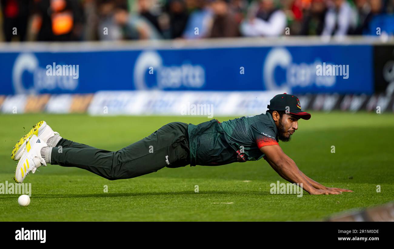 CHELMSFORD, REGNO UNITO. 14 maggio, 2023. Mohammad Mrittunjoy Chowdhury del Bangladesh ha mancato di prendere la palla durante la ICC Men's Cricket World Cup Super League - 3rd ODI Irlanda vs Bangladesh al campo da cricket della Cloud County domenica 14 maggio 2023 a CHELMSFORD INGHILTERRA. Credit: Taka Wu/Alamy Live News Foto Stock