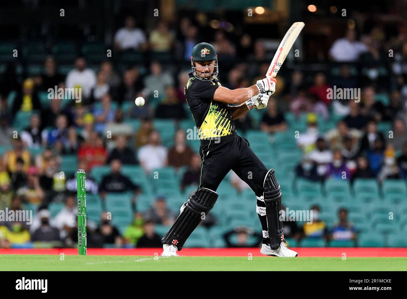 Sydney, Australia, 11 febbraio 2022. Marcus Stoinis of Australia colpisce la palla durante la T20 International Cricket Match tra Australia e Sri Lanka al Sydney Cricket Ground il 11 febbraio 2022 a Sydney, Australia. Credit: Steven Markham/Speed Media/Alamy Live News Foto Stock