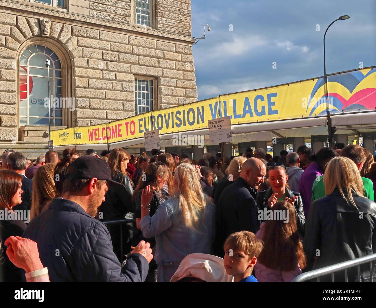 Code per entrare a fanzone, Eurovision canzone concorso, Pierhead, centro città Liverpool, Merseyside, INGHILTERRA, REGNO UNITO, L3 1HN Foto Stock