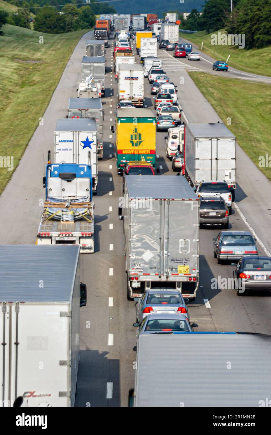Tennessee Sevierville, traffico fermato i 40, veicoli semi-rimorchio camion automobili Foto Stock