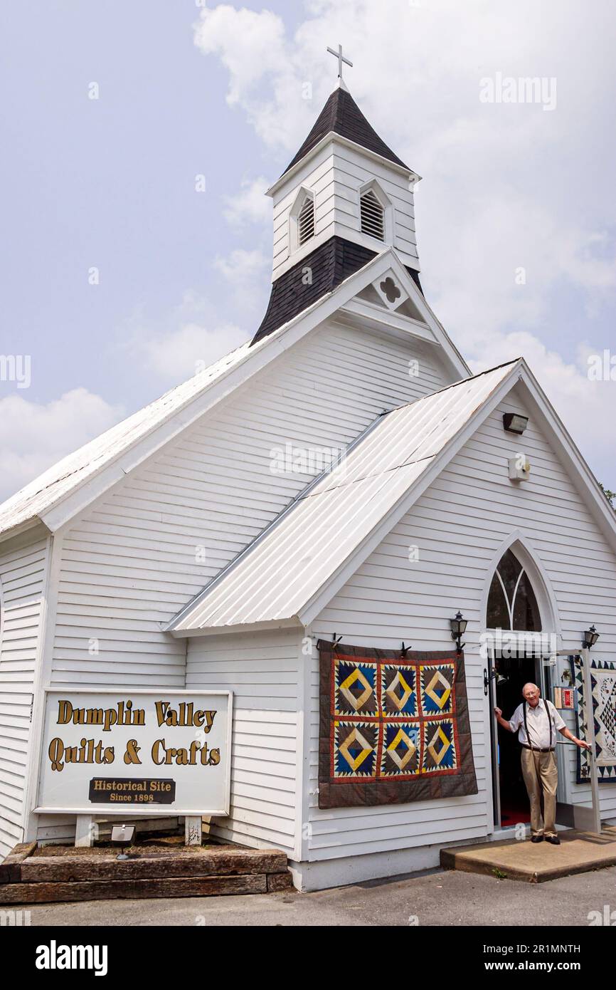 Sevierville Tennessee, Dumplin Valley Quilts & Crafts, coperture di disegno tessile appesi, affari occupa ex chiesa, Foto Stock