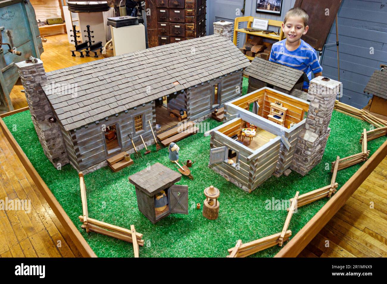 Sevierville Tennessee, Sevier County Heritage Museum, collezione mostra storia interna, cabina in legno in miniatura Foto Stock