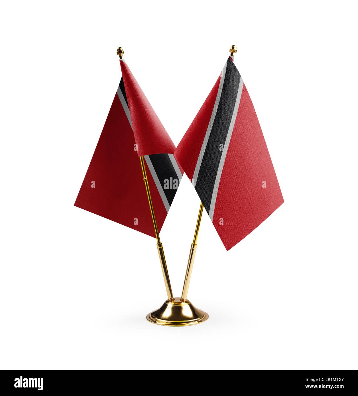 Piccole bandiere nazionali di Trinidad e Tobago su sfondo bianco. Foto Stock