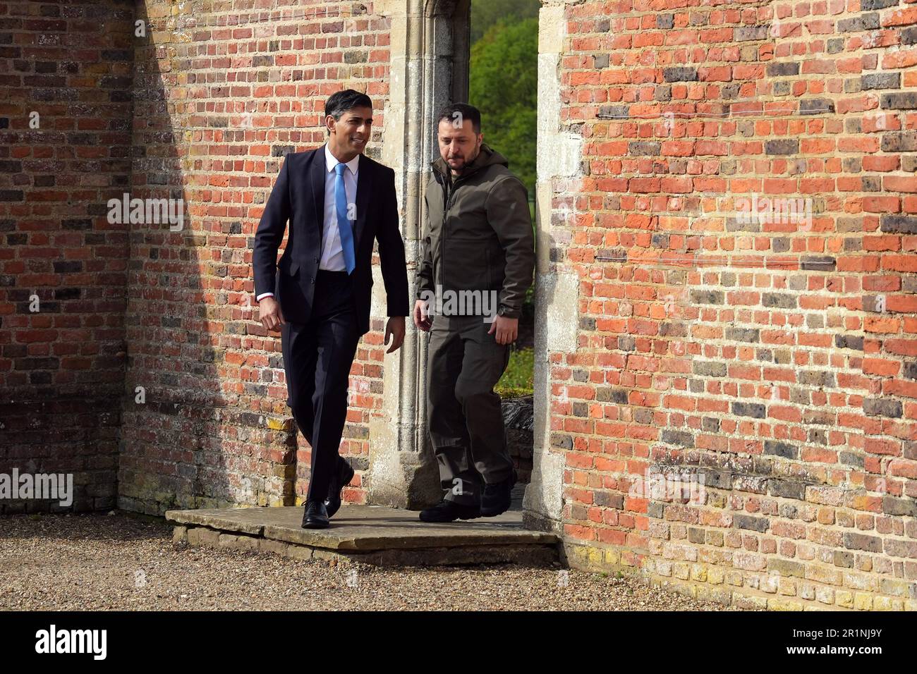 Il primo ministro Rishi Sunak incontra il presidente ucraino Volodymyr Zelensky a Chequers, la casa di campagna del primo ministro britannico, nel Buckinghamshire. Data immagine: Lunedì 15 maggio 2023. Foto Stock