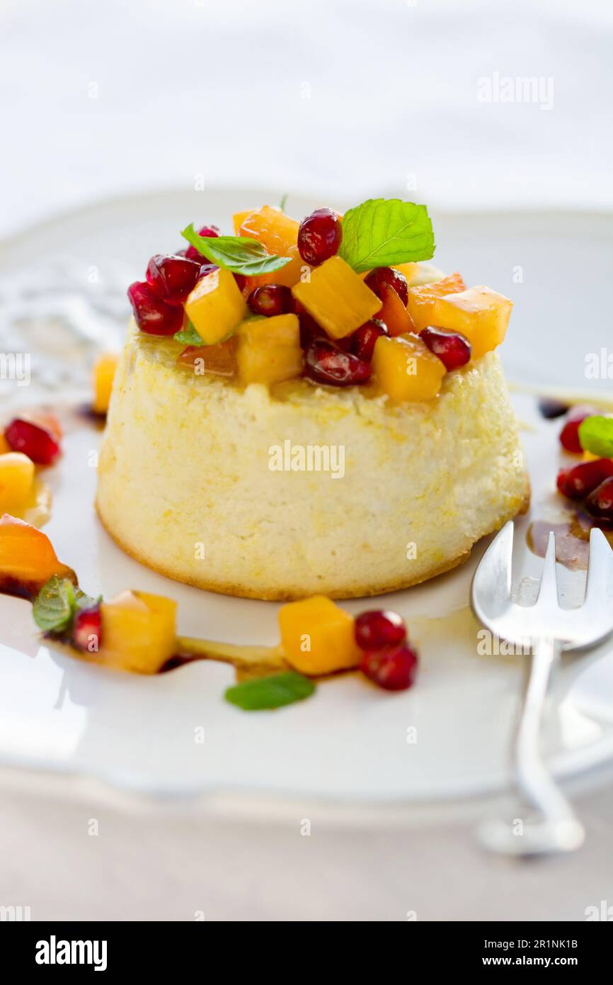 Cheesecake Roquefort con frutta Foto Stock