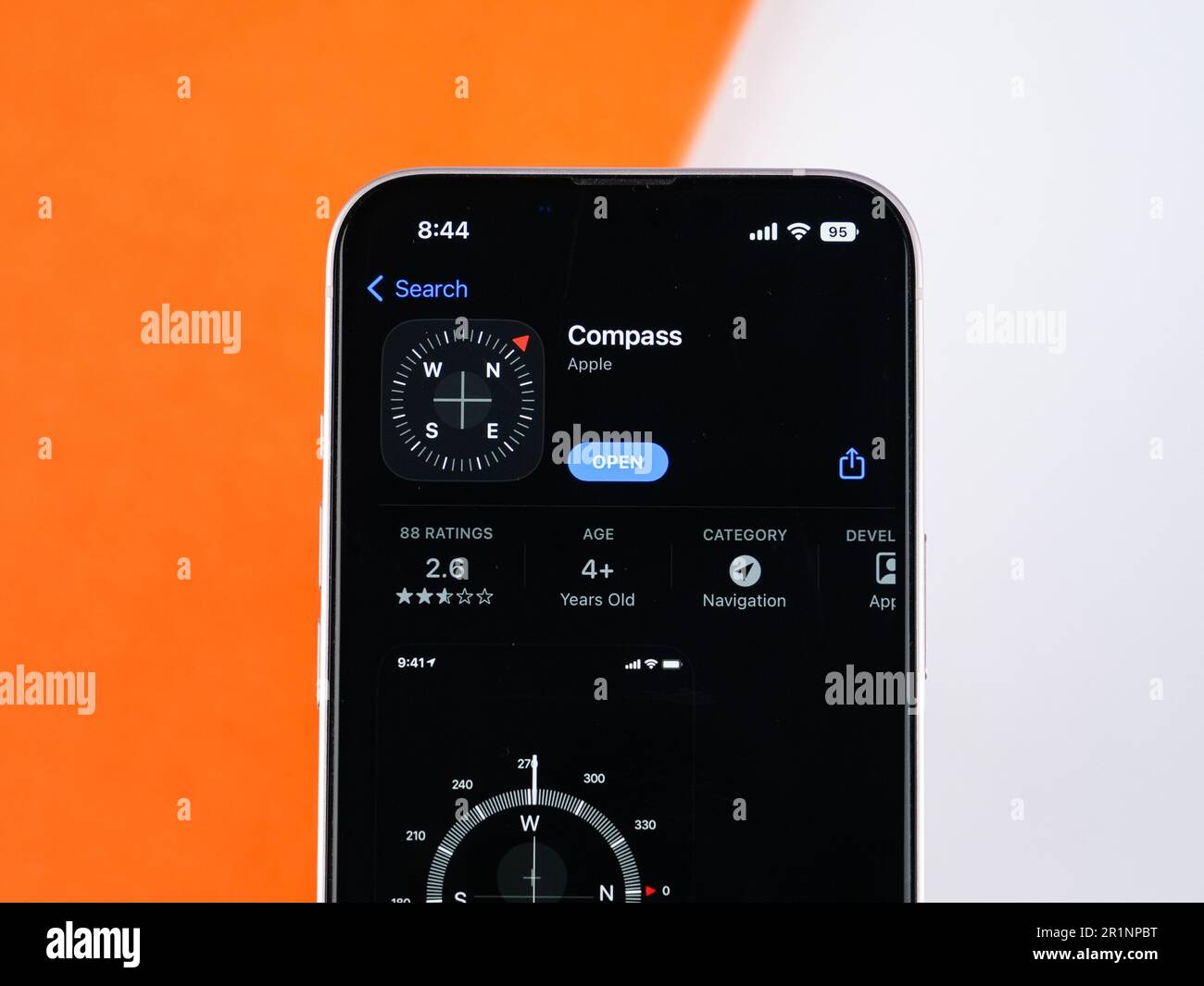 Bangal occidentale, India - 20 febbraio 2023 : Apple Compass app sul telefono schermo immagine stock. Foto Stock