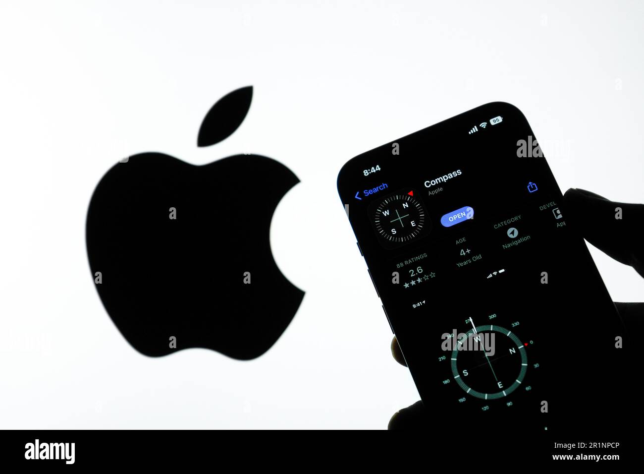 Bangal occidentale, India - 20 febbraio 2023 : Apple Compass app sul telefono schermo immagine stock. Foto Stock