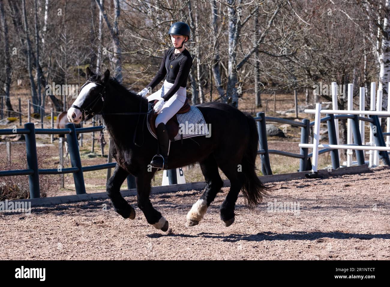 DRESSAGE, YOUTH, PONY: Youth Invitational Dressage Event on a pony nelle Isole Åland, Finlandia. Aprile 2023. Foto Stock