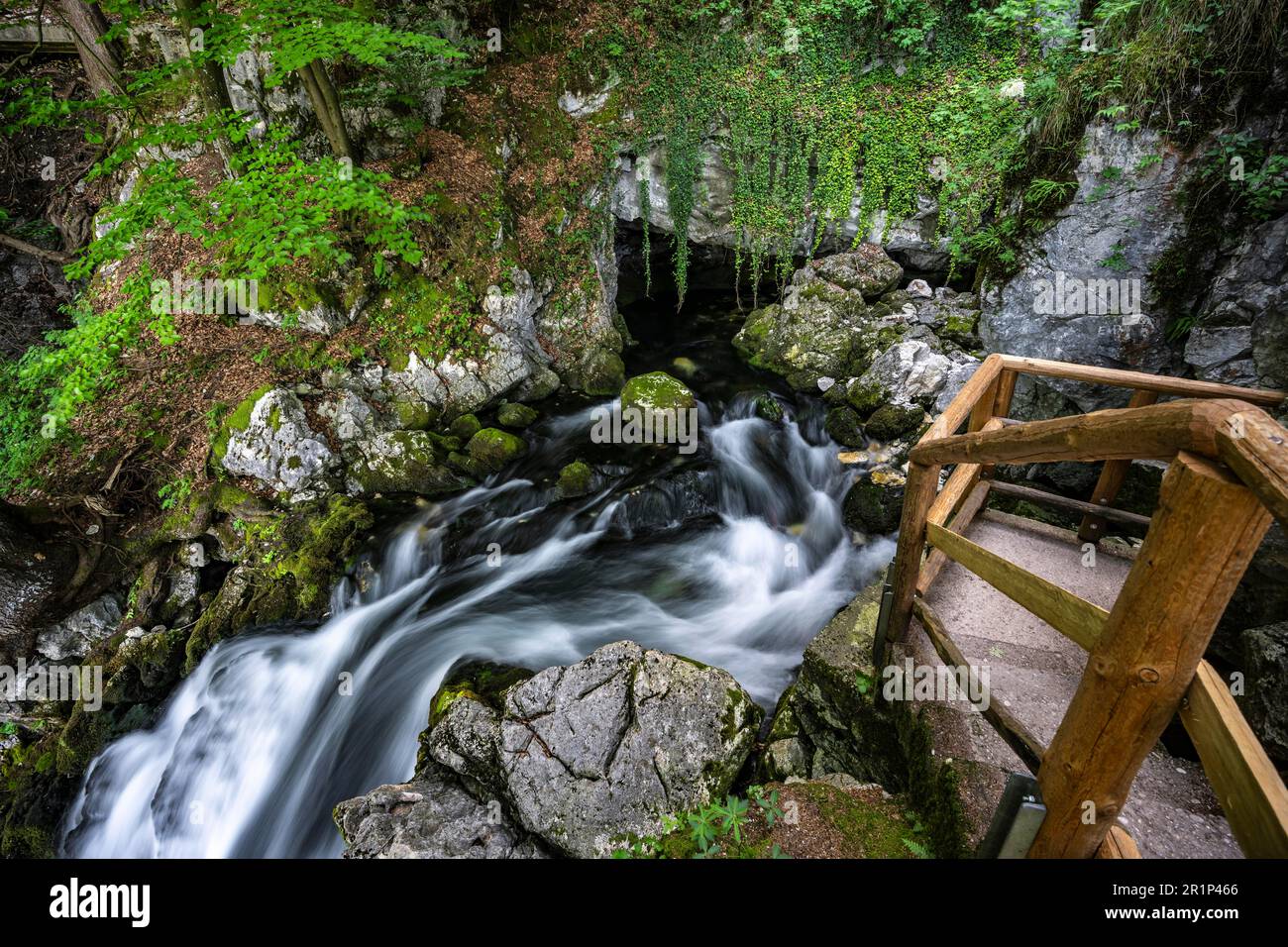 Cascate di Gollinger, cascate di Schwarzenbach sulla Schwarzbach, esposizione lunga, Tennengau, Salzburger Land, Austria Foto Stock