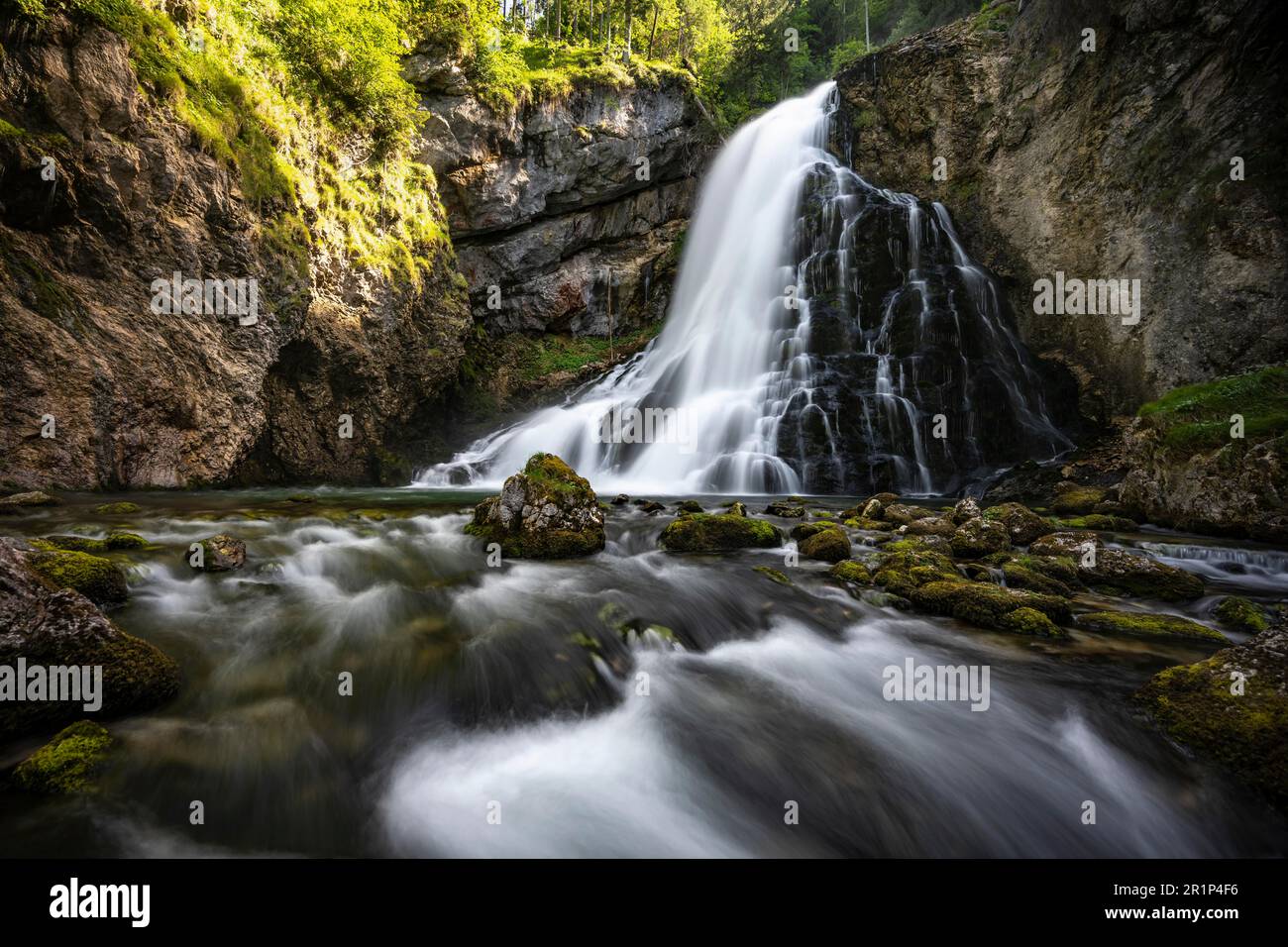 Cascate di Gollinger, cascate di Schwarzenbach sulla Schwarzbach, esposizione lunga, Tennengau, Salzburger Land, Austria Foto Stock
