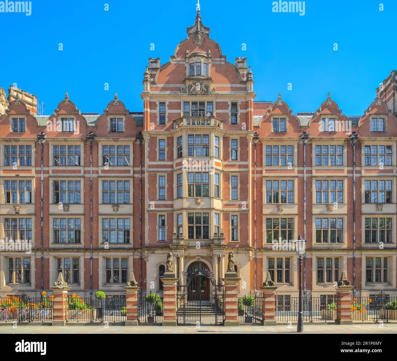 Sir Arthur Lewis Building (ex 32 Lincoln's Inn Fields e Her Majesty's Land Registry Building) oggi ospita la London School of Economics Foto Stock