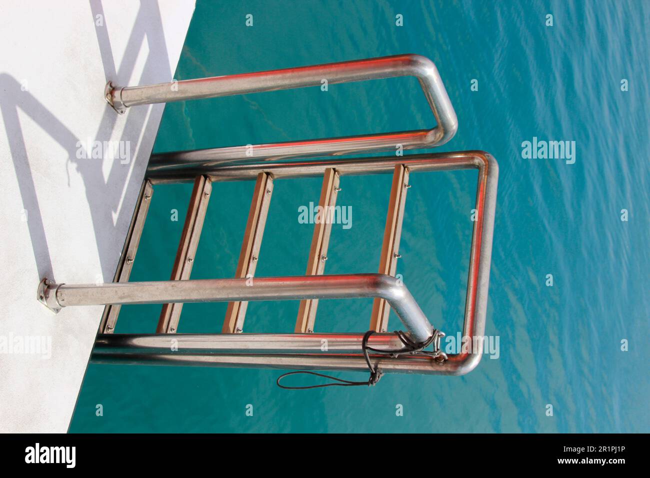 Scala, scala di salvataggio, ingresso, uscita, barca escursione sulla strada da Symi a Rodi, Grecia Foto Stock