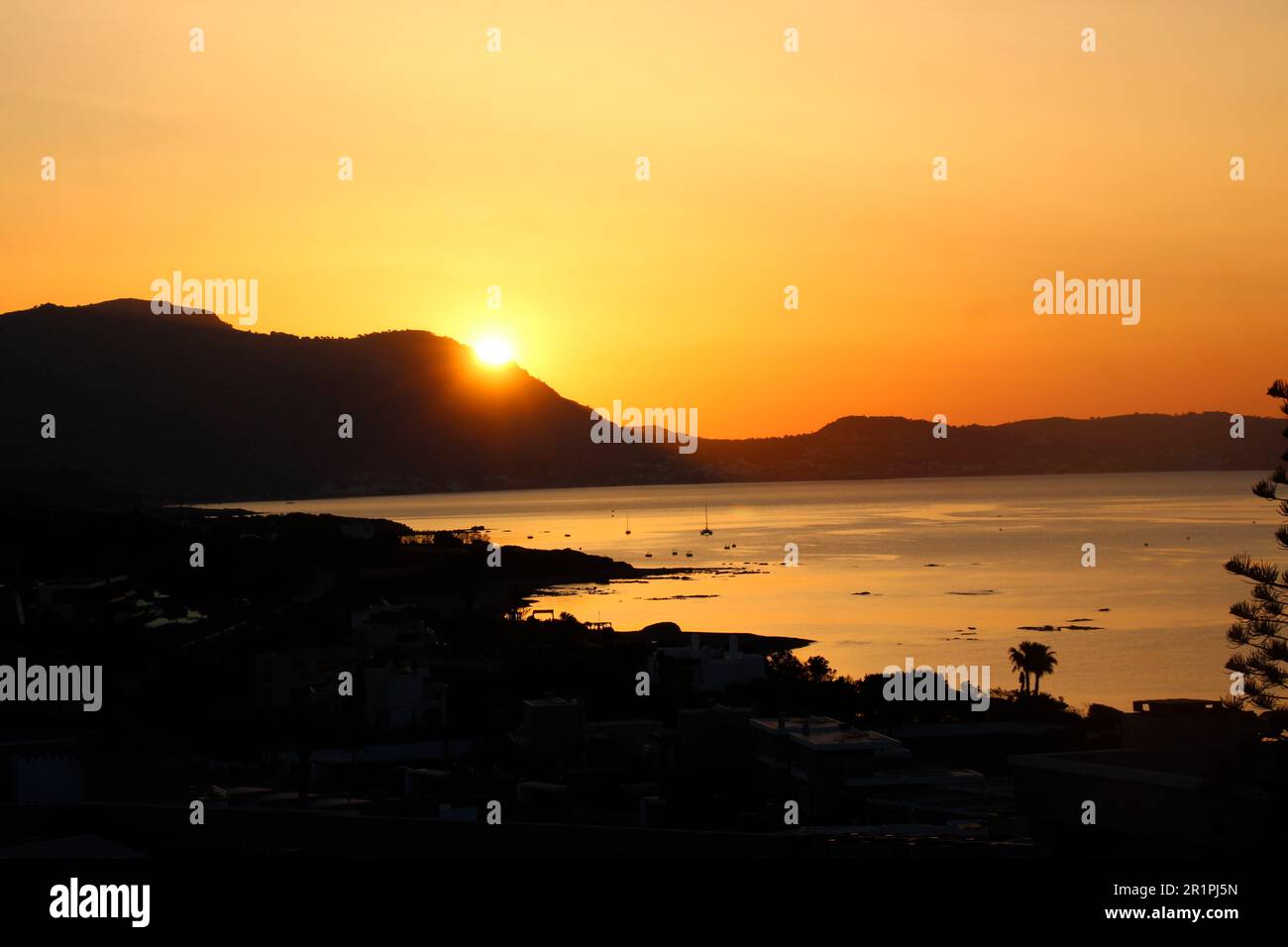 Alba sulla spiaggia vicino Kiotari, Rodi, Grecia Foto Stock