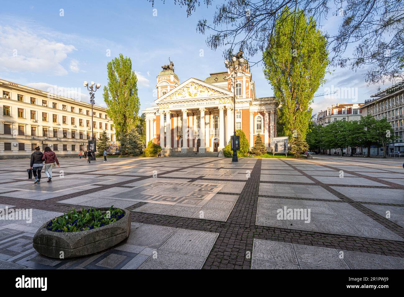 Sofia, Bulgaria. Maggio 2023. Vista panoramica dell'edificio del Teatro Nazionale Ivan Vazov nel centro della città Foto Stock