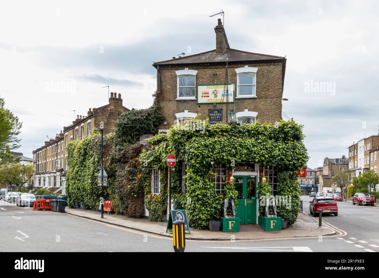 Il pub Fullback (ex Sir Walter Scott) a Stroud Green, North London, Regno Unito Foto Stock