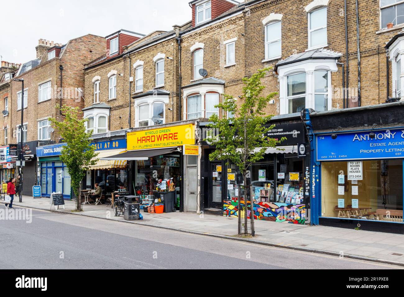 Negozi su Stroud Green Road, Finsbury Park, North London, Regno Unito Foto Stock