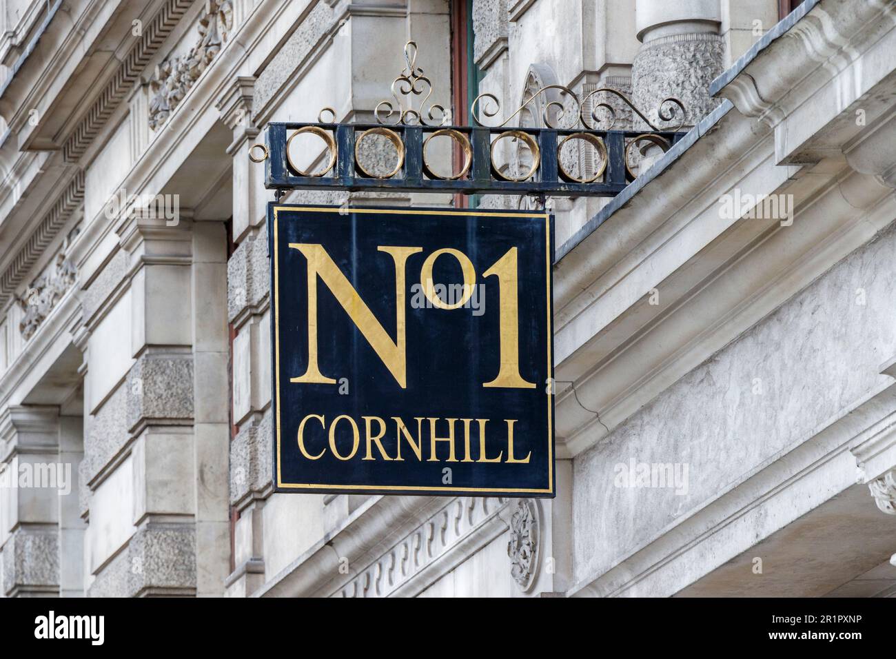 Segno sopra il numero 1 Cornhill, un edificio iconico nella città di Londra, che ospita lussuose suite per uffici, Londra, Regno Unito Foto Stock