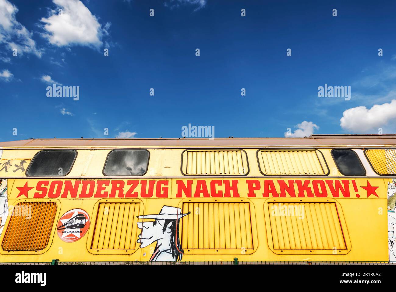 Amorbach, bassa Franconia, Baviera, Germania, treno speciale per Pankow, decalati e dipinti da Udo Lindenberg alla stazione avventura di Amorbach, treno della classe 218 212-9 Foto Stock