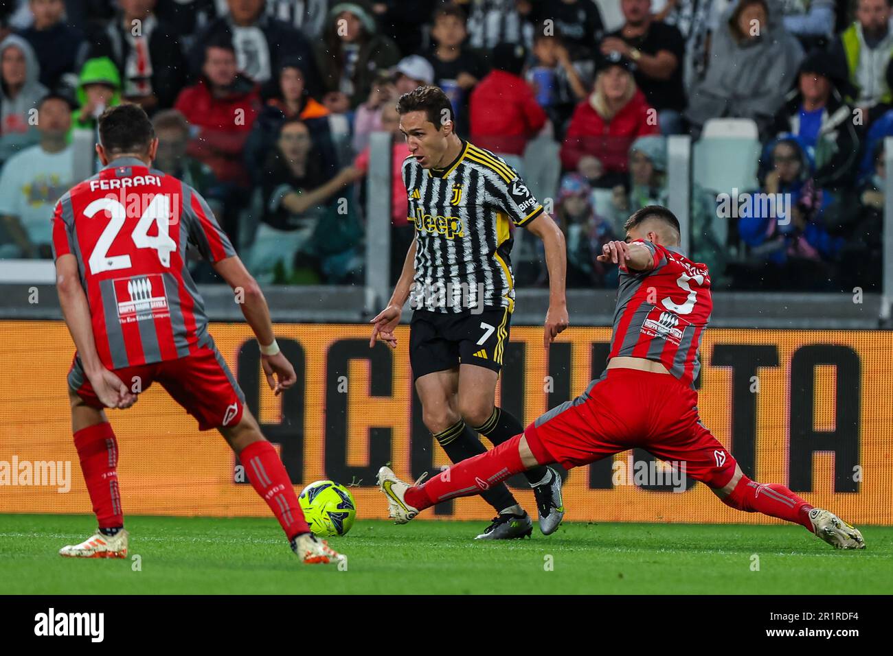 Torino, Italia. 14th maggio, 2023. Federico Chiesa di Juventus FC (C),  Johan Vasquez (R) e Alex Ferrari di US Cremonese (L) in azione durante la  Serie A 2022/23 partita di calcio tra