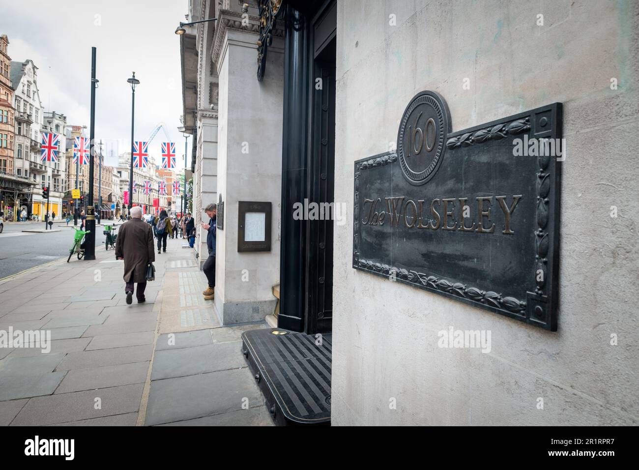 Londra - Maggio 2023: L'hotel Wolseley. Un lussuoso cafe ristorante art deco a Mayfair, Londra. Foto Stock