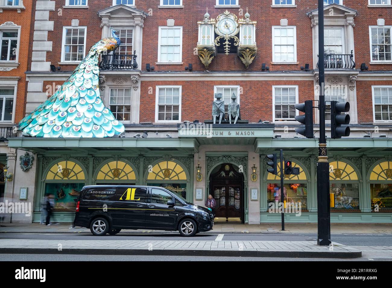 Londra - Maggio 2023: Fortnum & Mason, un grande magazzino di lusso a Piccadilly, Londra. Foto Stock