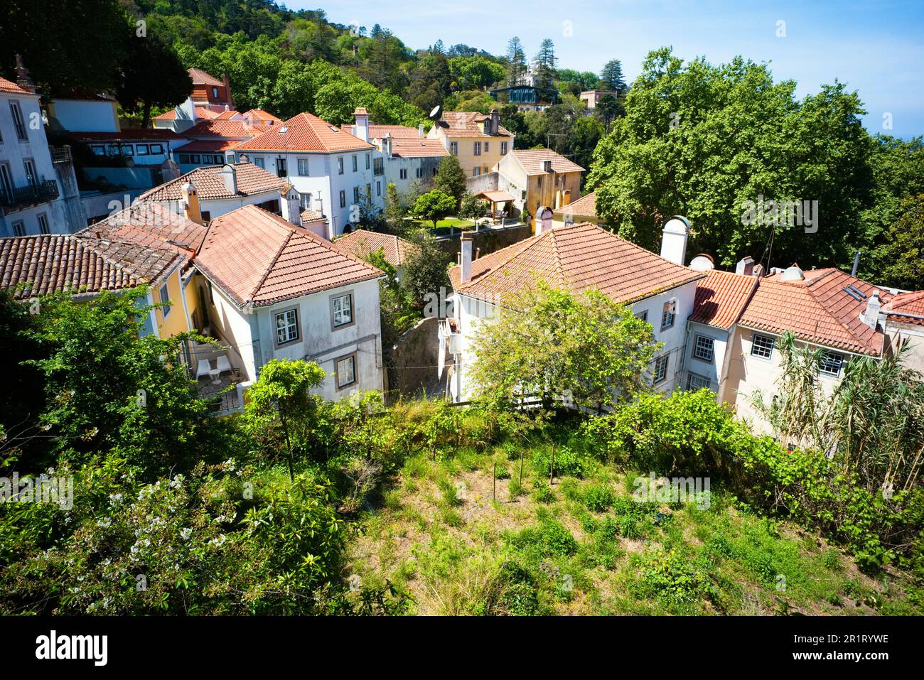 Guardando verso la casa di Madonna coperta da impalcature a Sintra Foto Stock