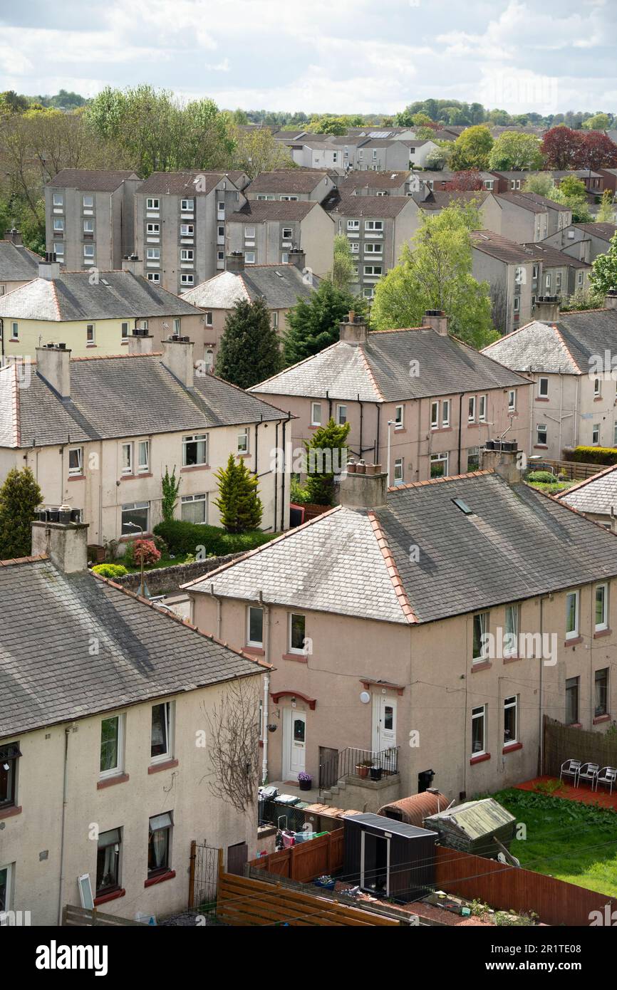 Vista delle case in ex proprietà edilizia sociale nel Queensferry del Sud, Scozia, Regno Unito Foto Stock