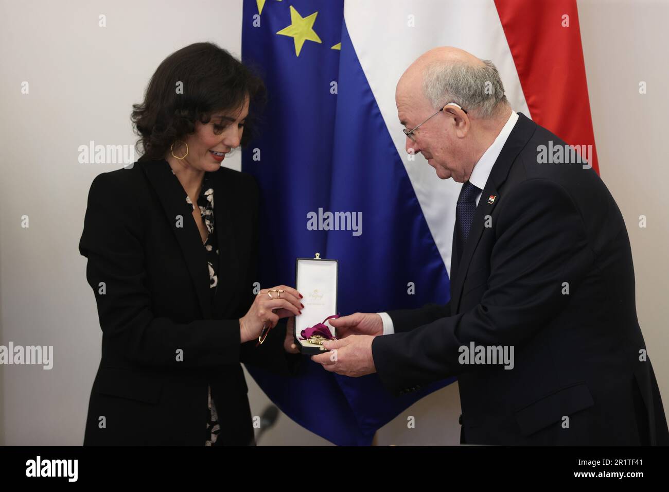 Zagabria, Croazia. 15th maggio, 2023. Il ministro degli Esteri Hadja Lahbib e l'ex ministro degli Esteri della Croazia Mate Granic hanno illustrato nel corso di un incontro bilaterale nel corso di una visita di lavoro del ministro degli Esteri belga nella regione dei Balcani, lunedì 15 maggio 2023, a Zagabria, in Croazia. BELGA PHOTO VIRGINIE LEFOUR Credit: Agenzia Notizie Belga/Alamy Live News Foto Stock