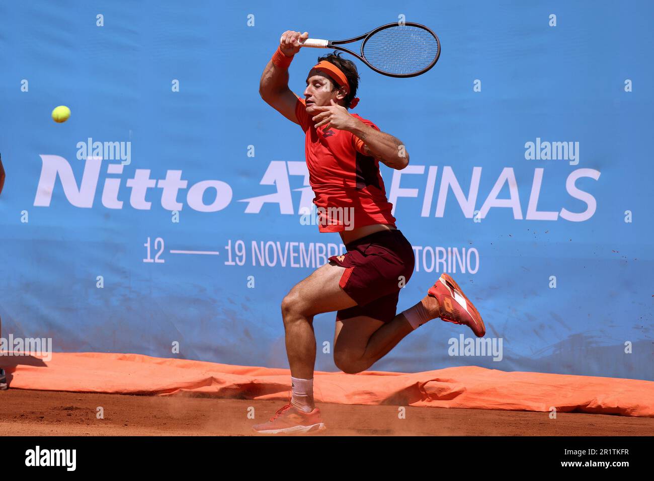 Torino, Italia. 15th maggio, 2023. Camilo Ugo Carabelli (Argentina) durante la partita vs Nerman Fatic (Bosnia Erzegovina) nel corso del 2023 Piemonte Open intesa San Paolo, Tennis Internationals a Torino, Italia, Maggio 15 2023 Credit: Independent Photo Agency/Alamy Live News Foto Stock