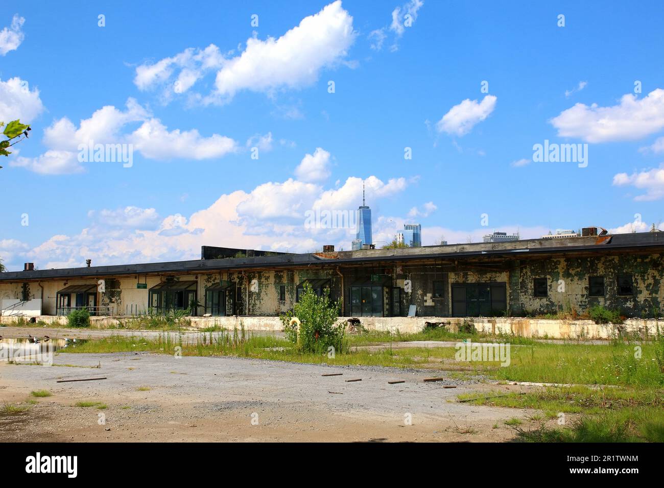 L'estremità sud di Governors Island, ha arato diventare il New York Climate Exchange entro il 2028. Lato occidentale dell'edificio 680 del Commissario e dello Scambio, il 4th agosto Foto Stock