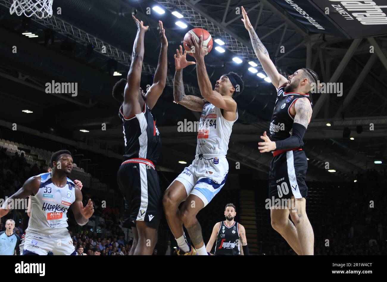 Bologna, Italia. 15th maggio, 2023. Marcquise Reed (Happy Casa Brindisi) durante il gioco 2 delle quarti di finale di playoff del campionato italiano di basket A1 Segafredo Virtus Bologna Vs. Happy Casa Brindisi - Bologna, 15 maggio 2023 a Segafredo Arena - Foto: Michele Nucci Credit: Independent Photo Agency/Alamy Live News Foto Stock