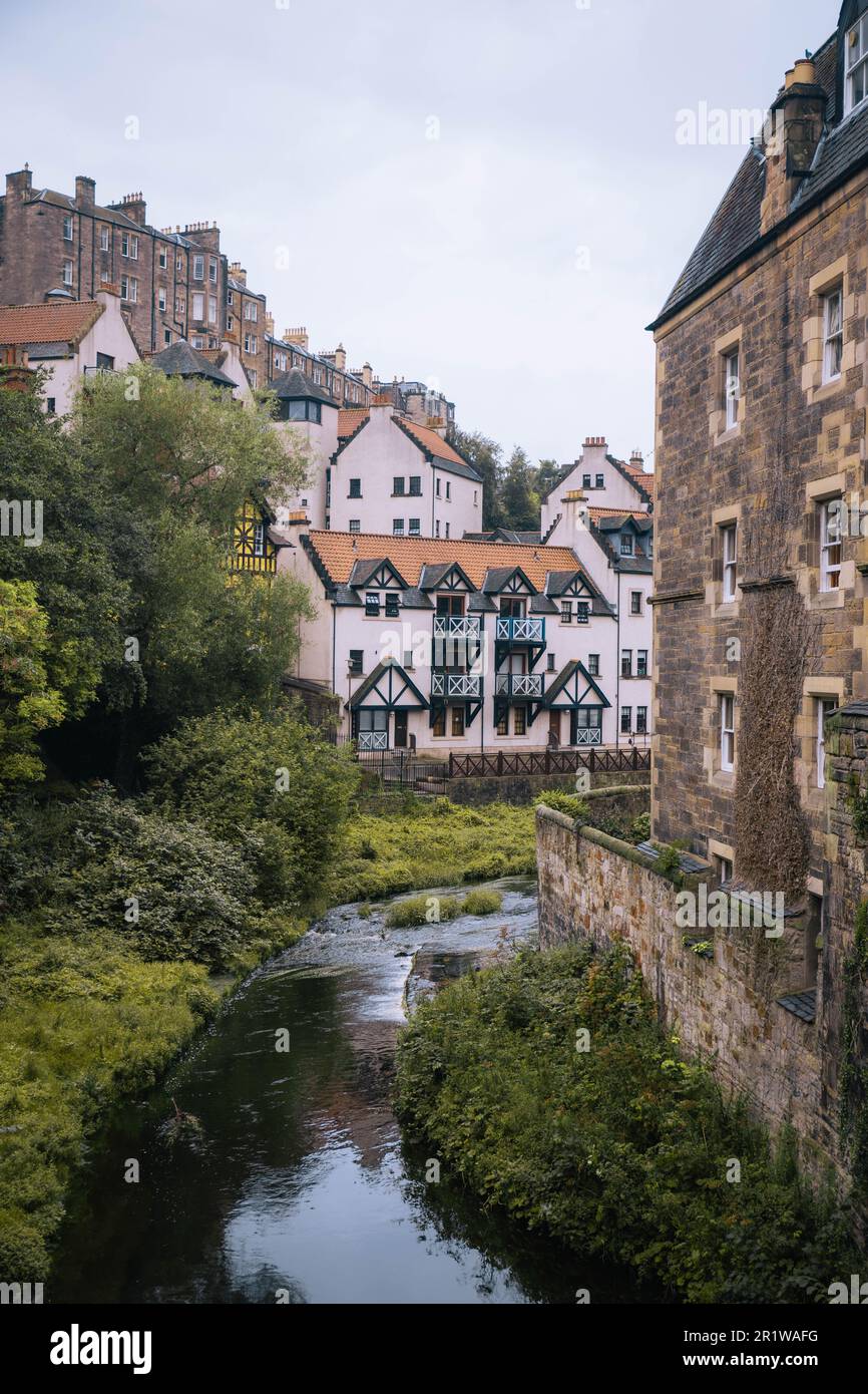 Cattura il fascino medievale di Edimburgo in splendide foto. Esplora l'architettura gotica, i monumenti storici e i vivaci festival. Foto Stock