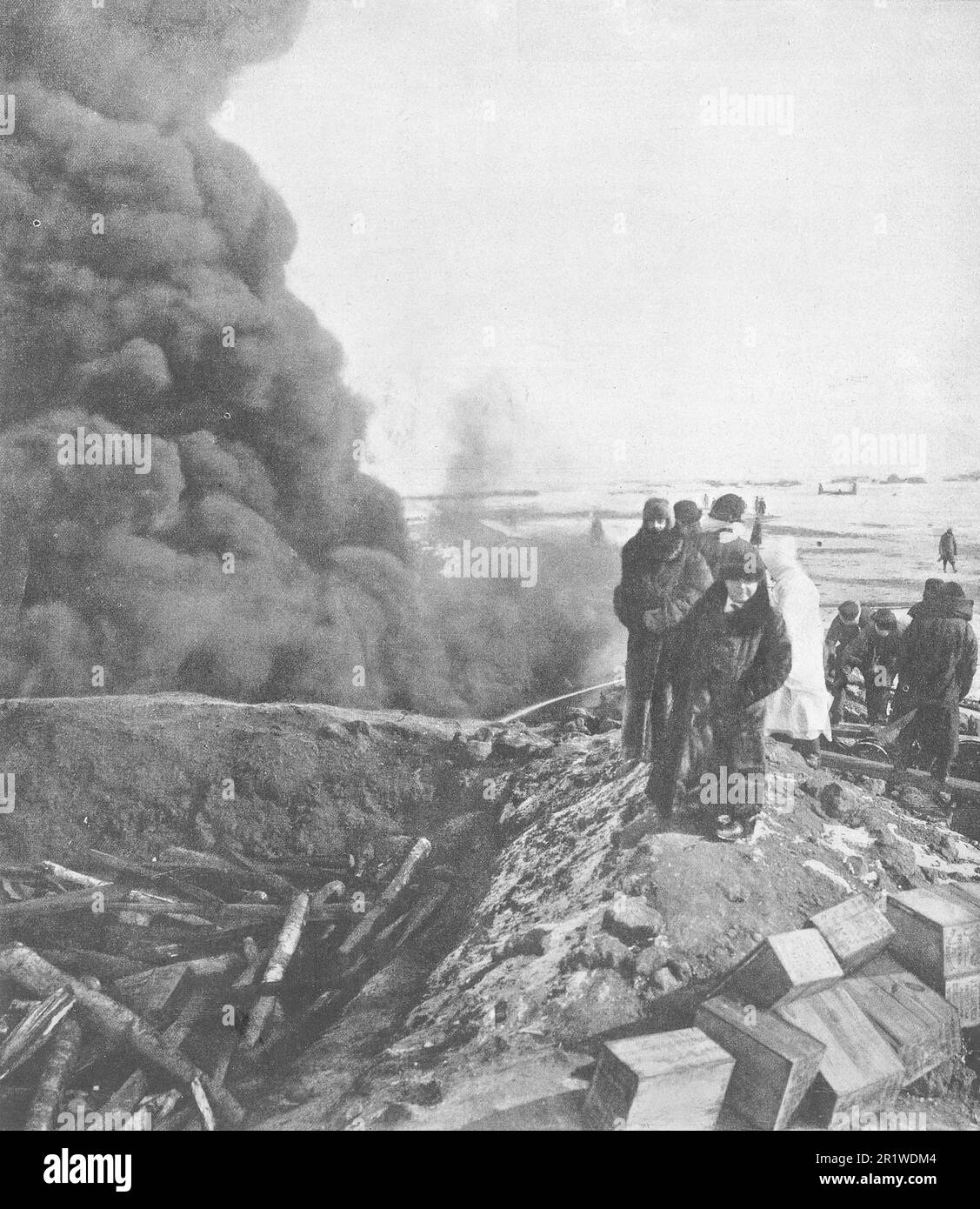 Bruciatura di corpi di peste in Fujiadian. Foto dal 1911. Foto Stock