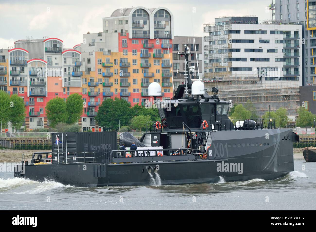 Il natante di ricerca sperimentale NAXYX della Royal Navy XV PATRICK BLACKETT X01 ha visto salire sul Tamigi durante una visita a Londra Foto Stock